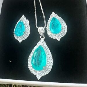 Gorgeous teardrop tourmaline 3Ct lab grown - entire set